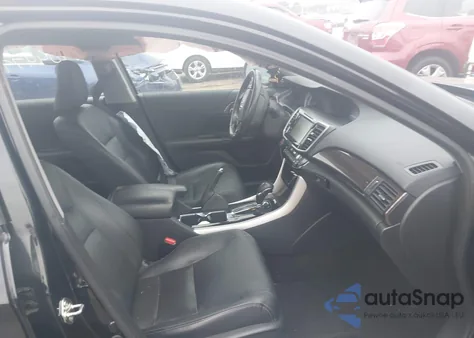 2017 Honda Accord Touring V6 z USA, uszkodzony, nr VIN 1HGCR3F92HA025371